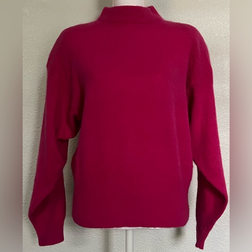 Beautiful fuchsia lambswool blend long sleeve mock turtleneck sweater Size L